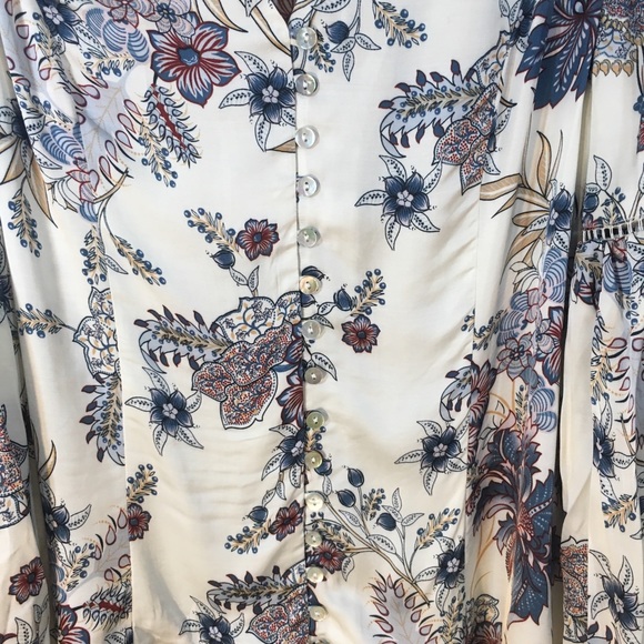 Willow & Clay Floral Blouse - Picture 5 of 8